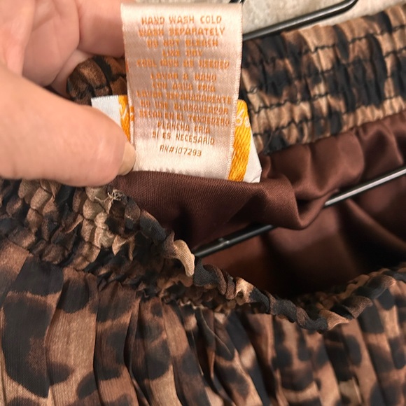 Ladies size Large tulle skirt. Leopard print.Elastic waist. - Picture 4 of 5